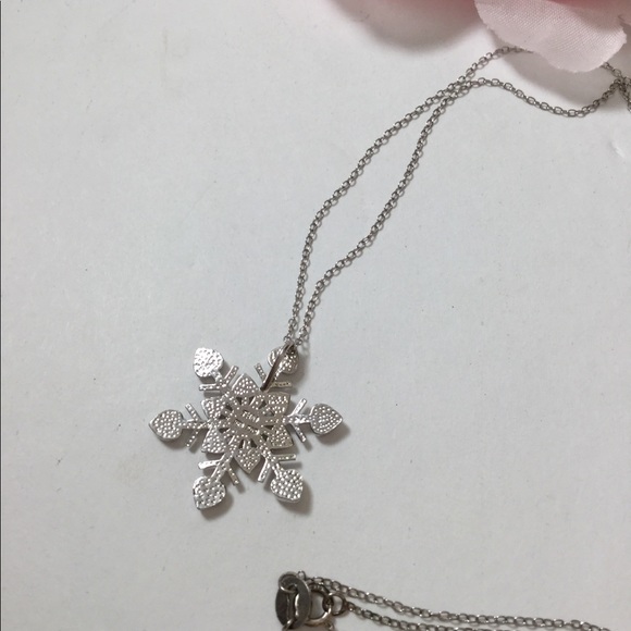 SOLD !!!!     SALE SNOWFLAKE NECKLACE SP - Picture 3 of 4